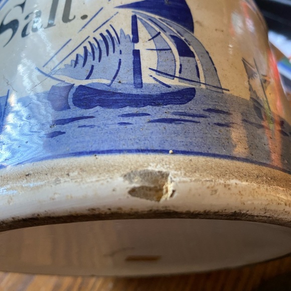 Early 1900s cobalt Blue German Salt Cellar with wooden lid - Picture 3 of 10